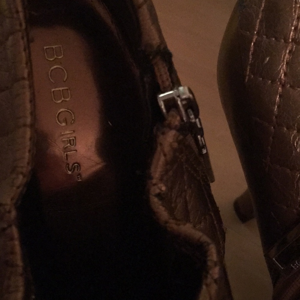 Boots - Picture 3 of 8